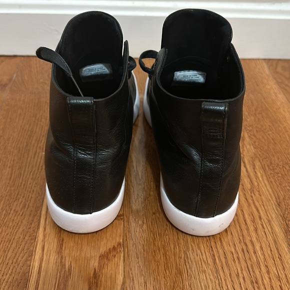 Converse - Picture 2 of 4